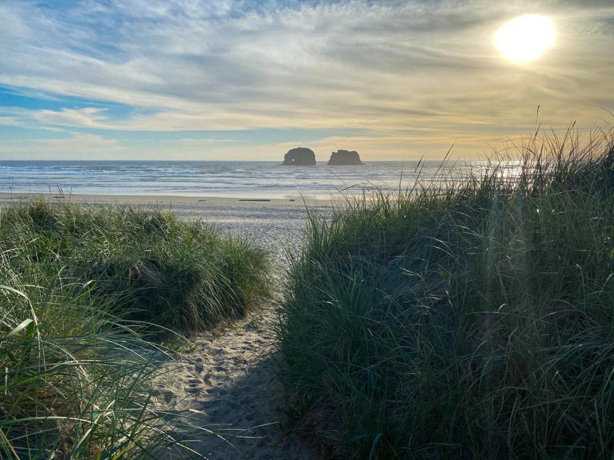Rockaway Beach Vibes,Waterfront Oceanfront Rockaway Beach House Near Downtown,Wifi, Washer Dryer エクステリア 写真